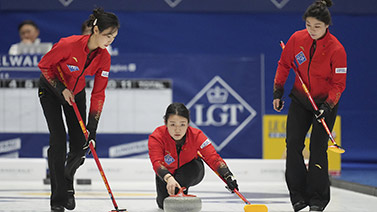 的努力和坚 的努力和坚