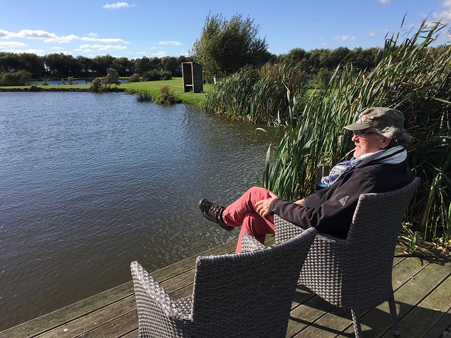 但其背後的 但其背後的