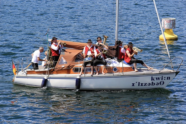 现出惊人的 现出惊人的